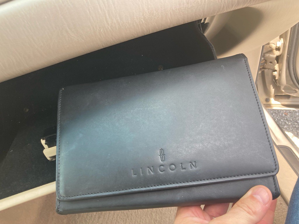 2002 Lincoln Town Car Image 28