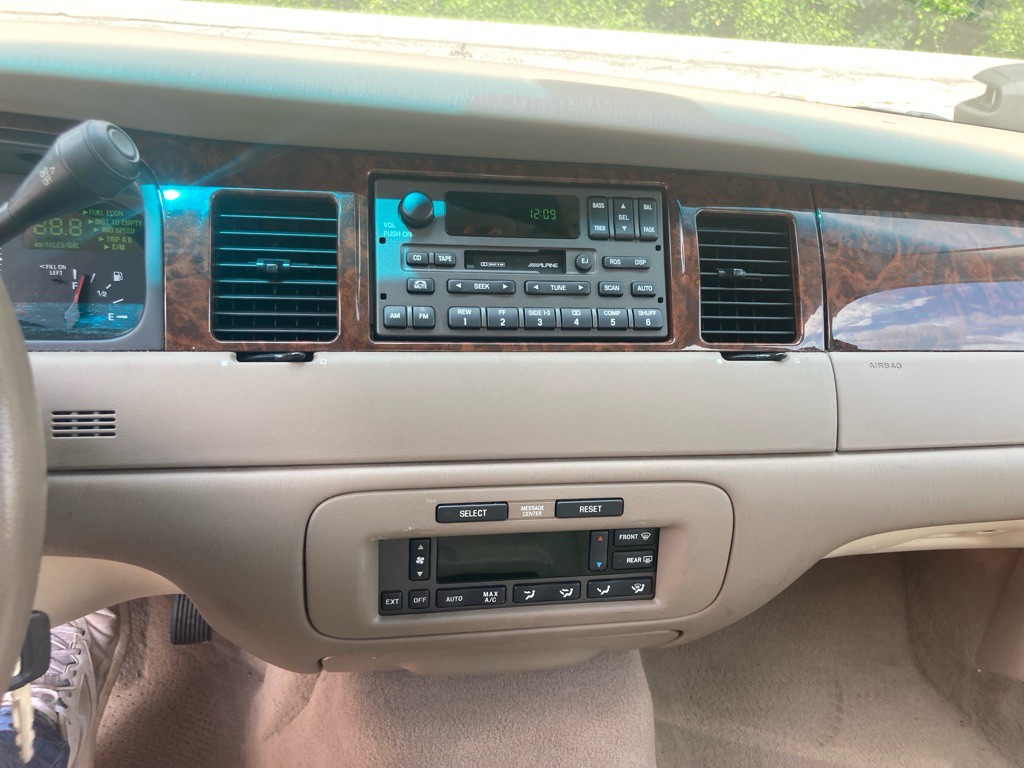 2002 Lincoln Town Car Image 32