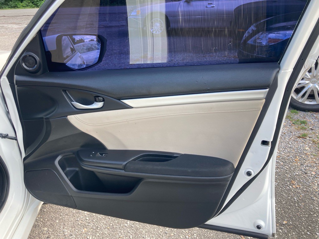 2018 Honda Civic Image 24