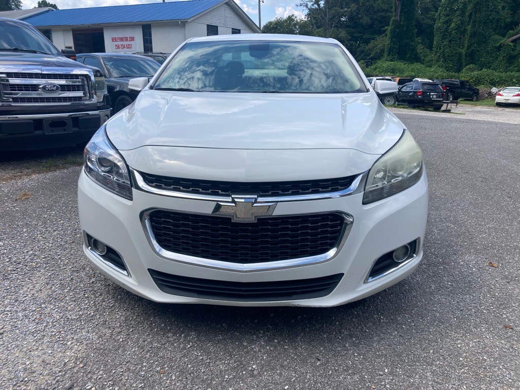 2015 Chevrolet Malibu Image 2