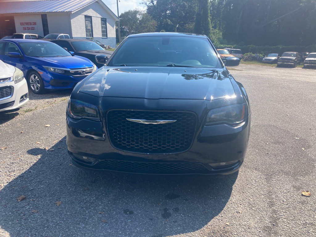 2019 Chrysler 300 Image 2