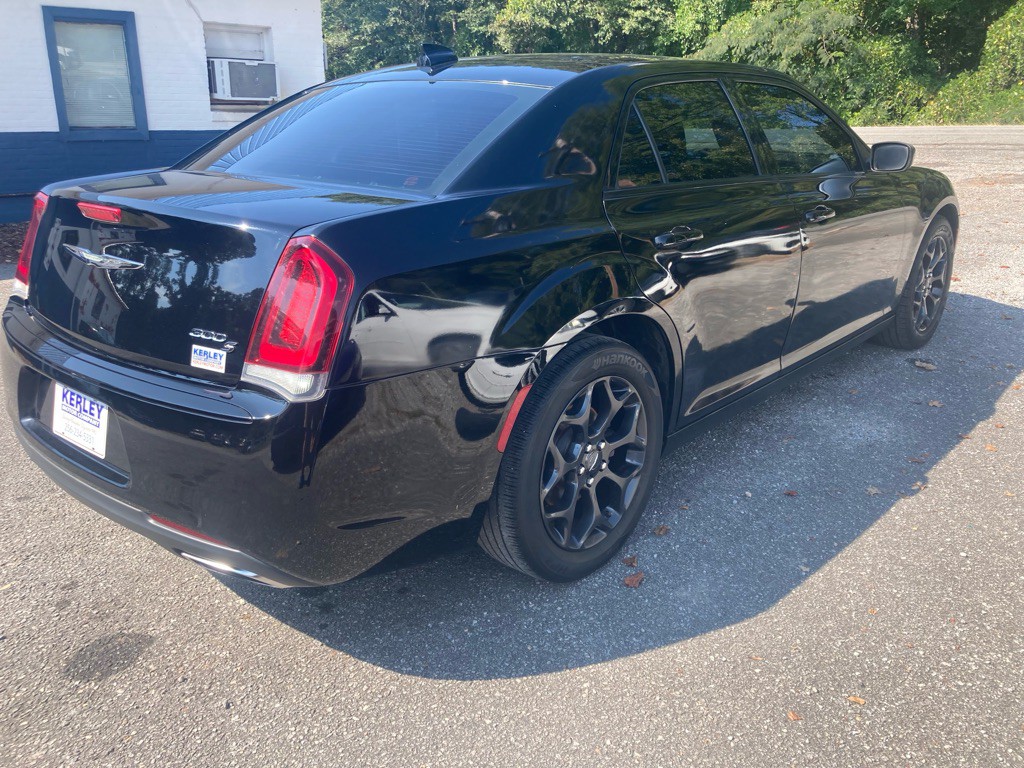 2019 Chrysler 300 Image 4
