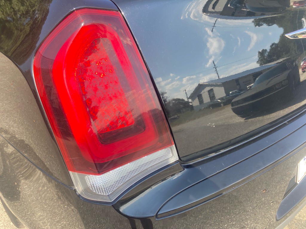 2019 Chrysler 300 Image 17
