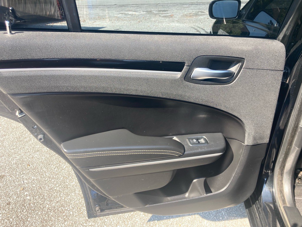 2019 Chrysler 300 Image 19
