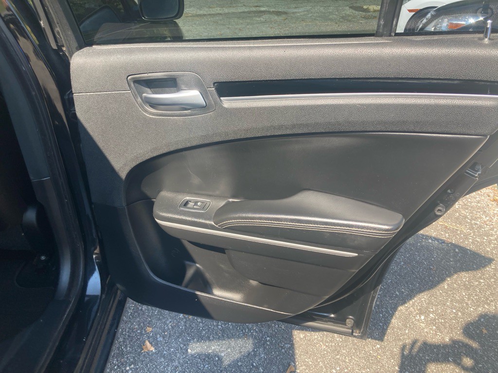 2019 Chrysler 300 Image 22