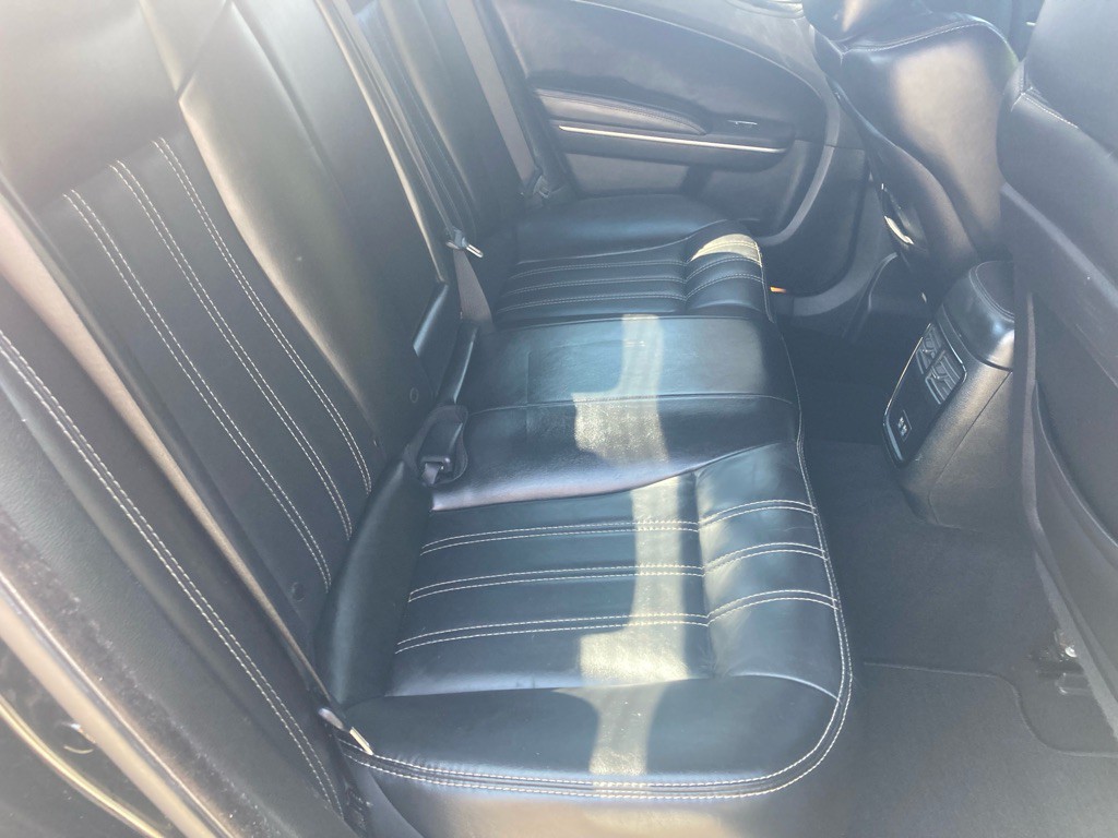 2019 Chrysler 300 Image 24
