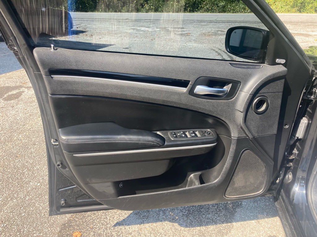 2019 Chrysler 300 Image 28