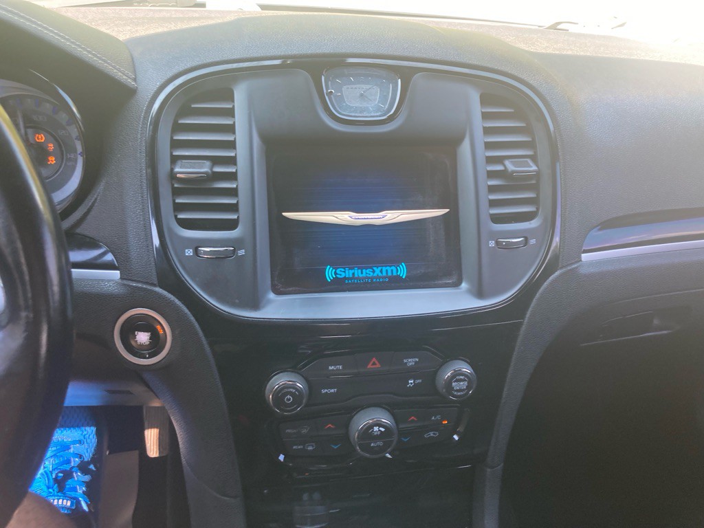 2019 Chrysler 300 Image 31