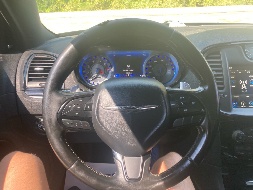 2019 Chrysler 300 Image 32