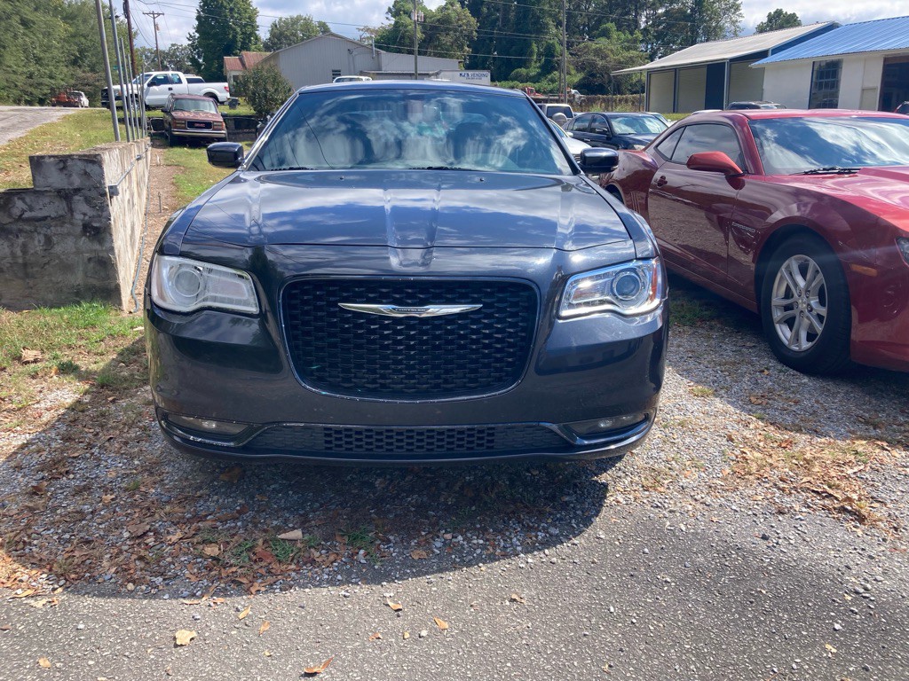 2016 Chrysler 300 Image 2