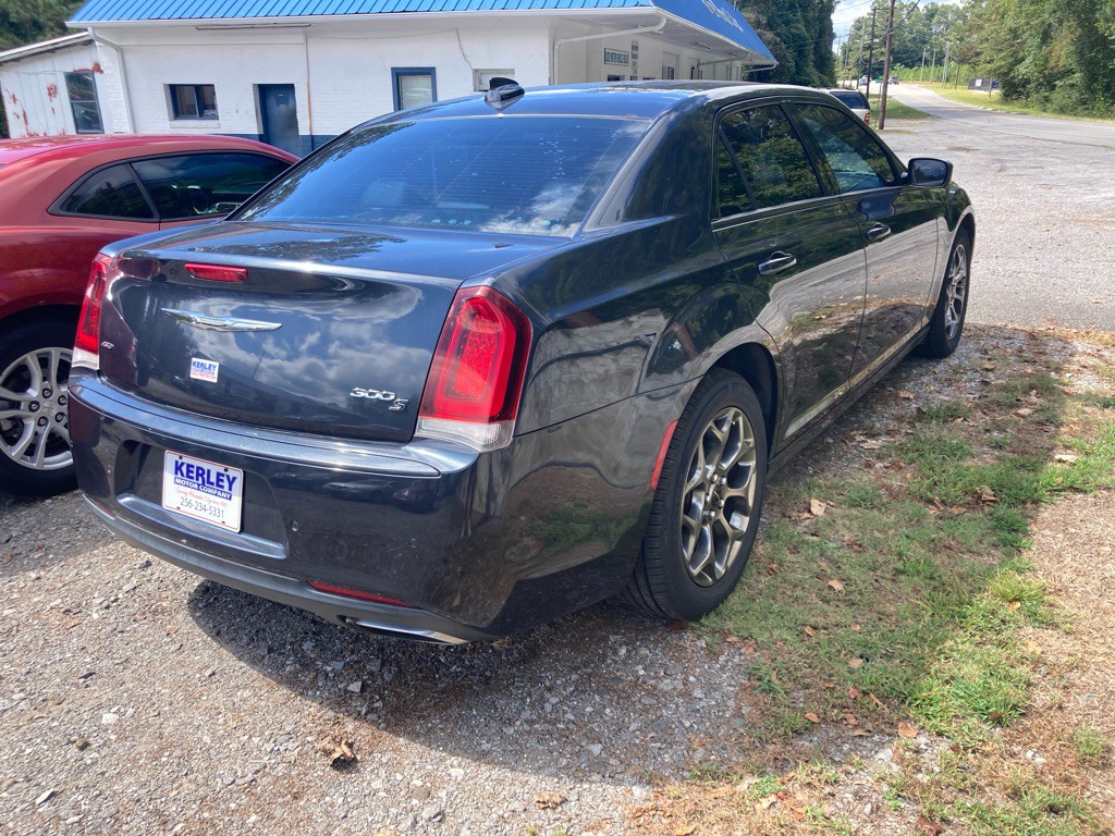 2016 Chrysler 300 Image 4