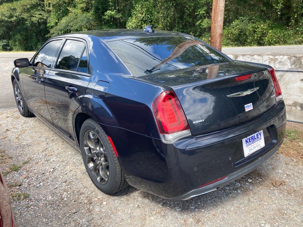2016 Chrysler 300 Image 7