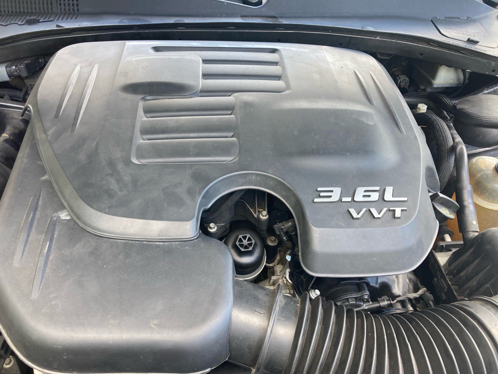 2016 Chrysler 300 Image 11