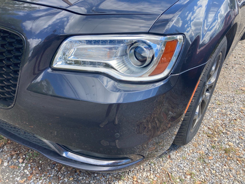 2016 Chrysler 300 Image 14