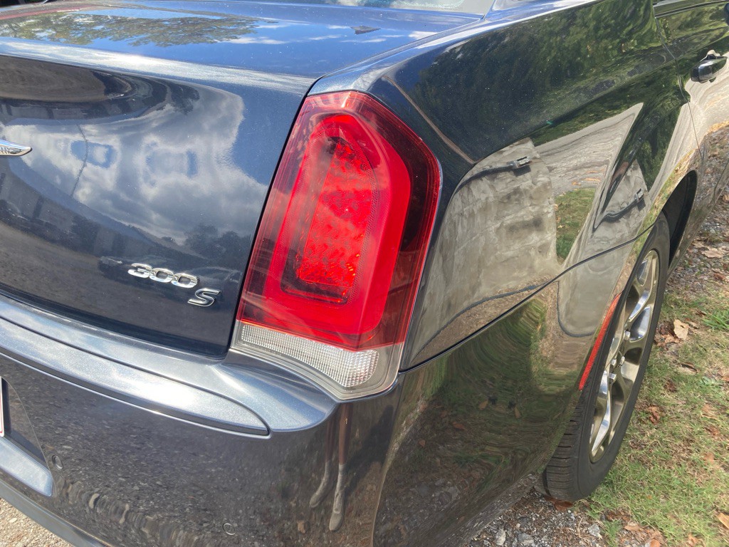 2016 Chrysler 300 Image 16