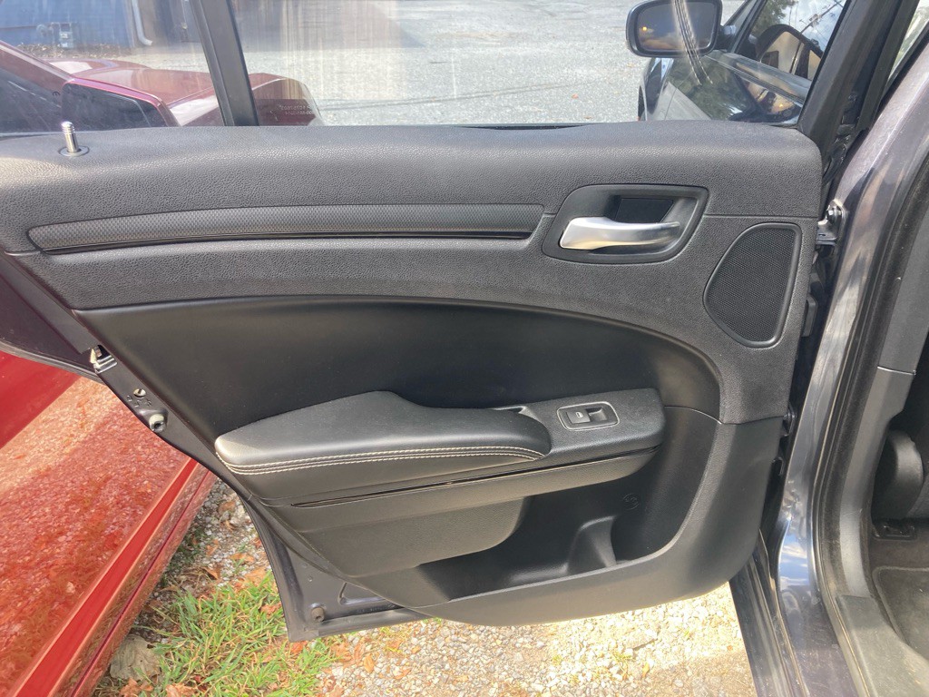 2016 Chrysler 300 Image 20