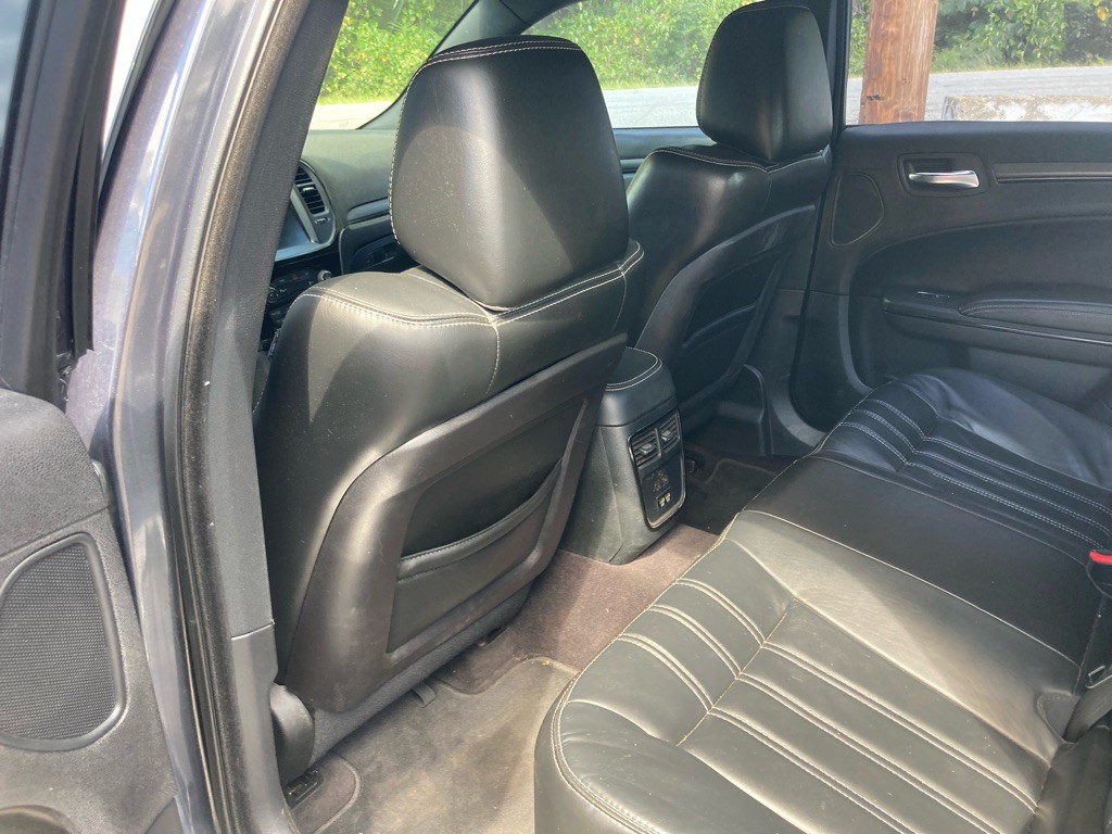 2016 Chrysler 300 Image 21
