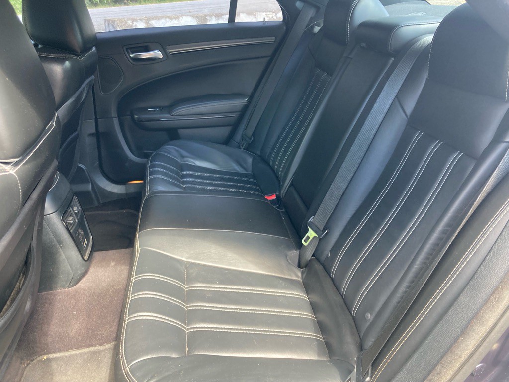 2016 Chrysler 300 Image 22