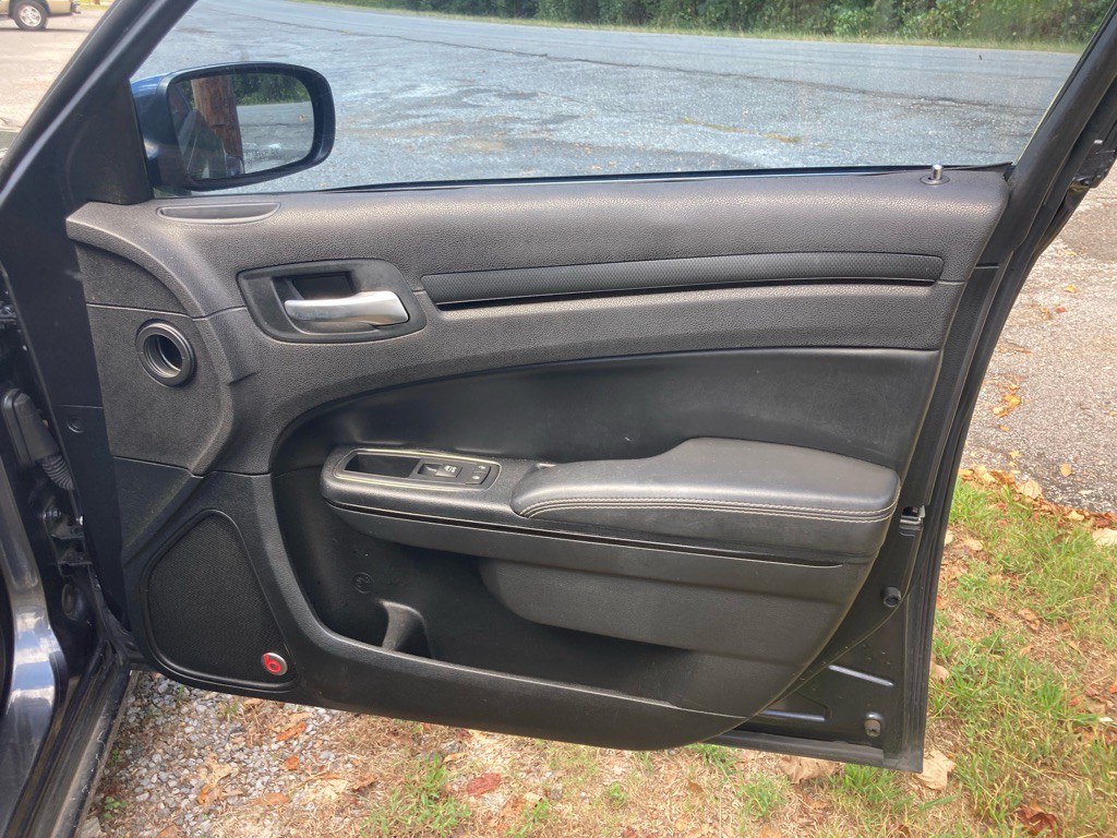 2016 Chrysler 300 Image 26