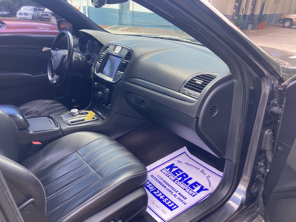 2016 Chrysler 300 Image 27