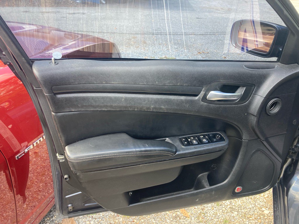 2016 Chrysler 300 Image 30