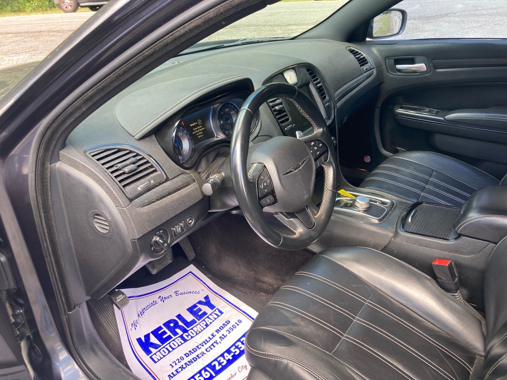2016 Chrysler 300 Image 31