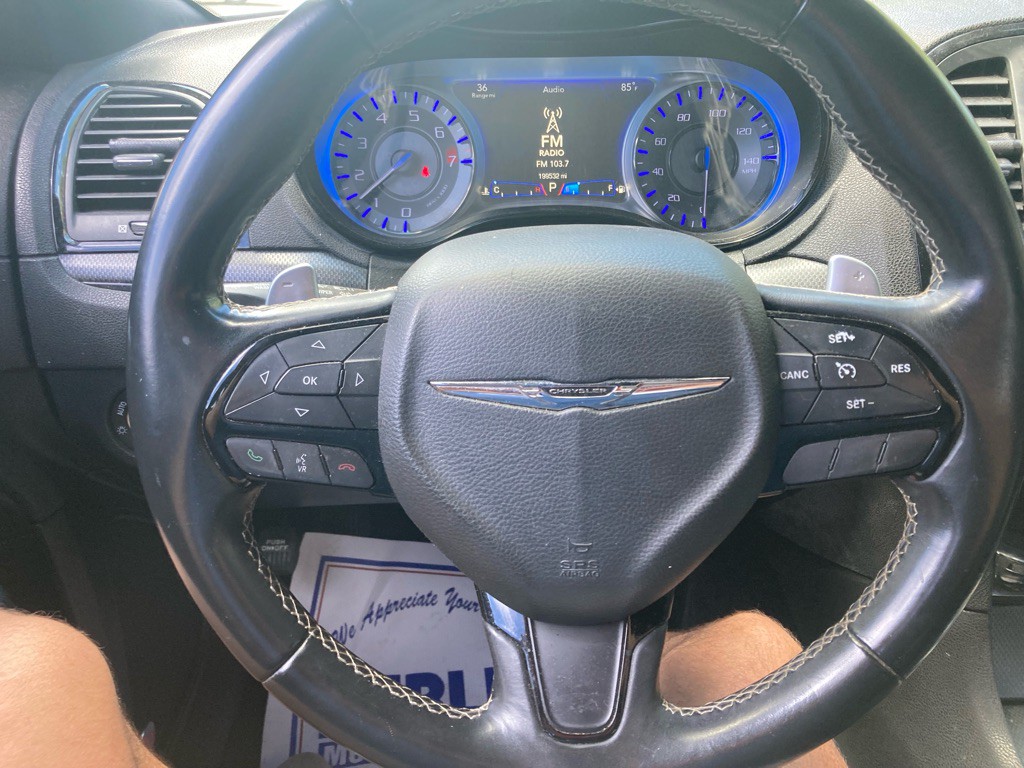 2016 Chrysler 300 Image 34