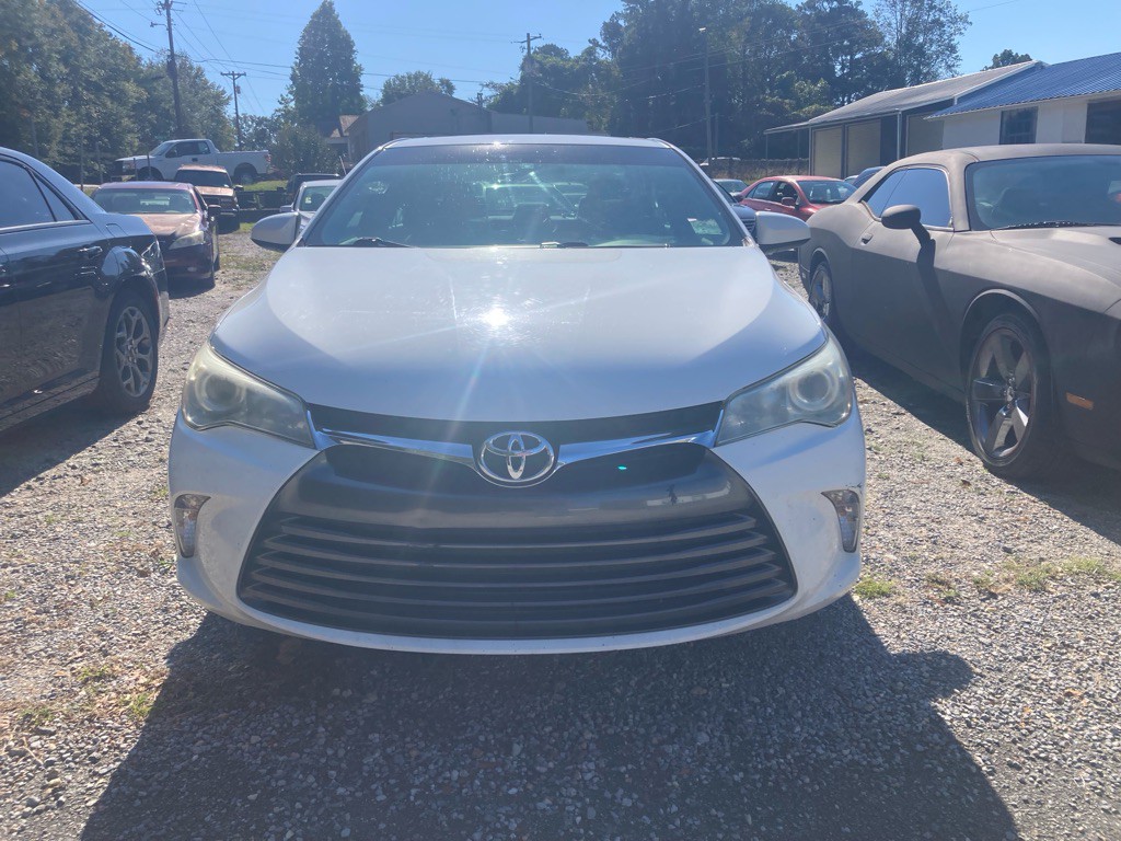2017 Toyota Camry Image 2