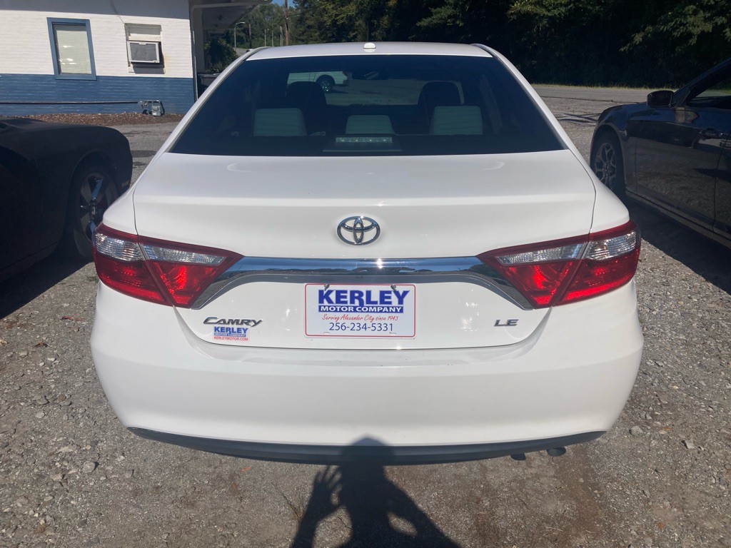 2017 Toyota Camry Image 5