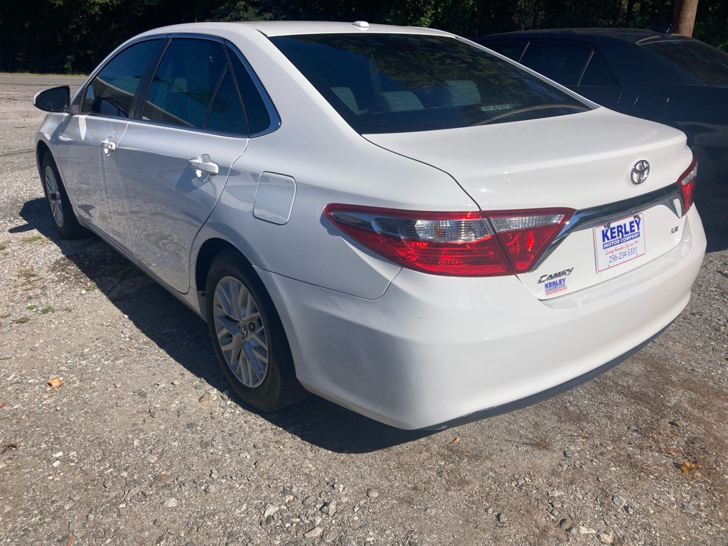 2017 Toyota Camry Image 6