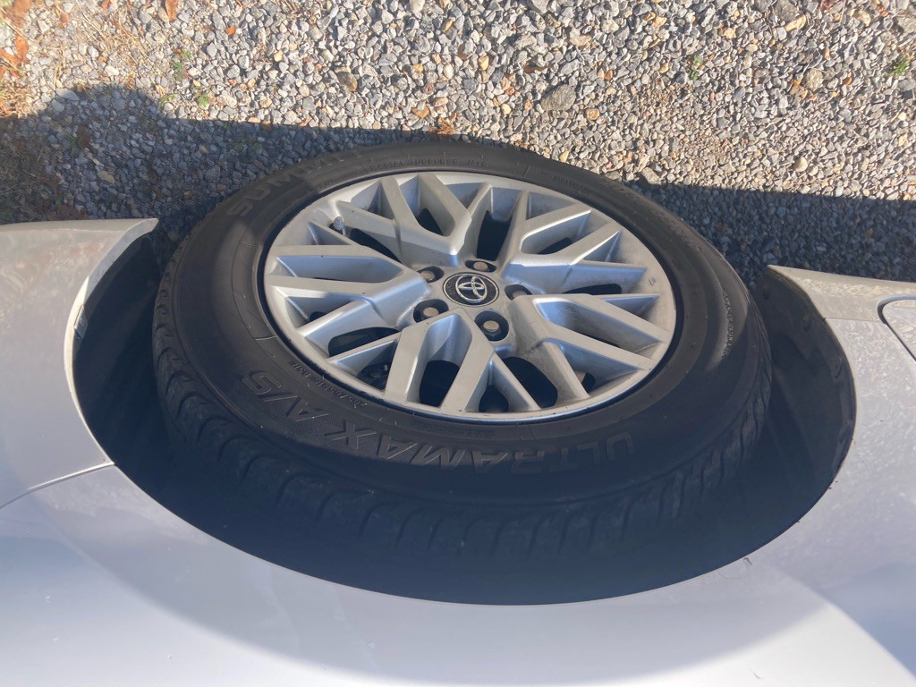 2017 Toyota Camry Image 13
