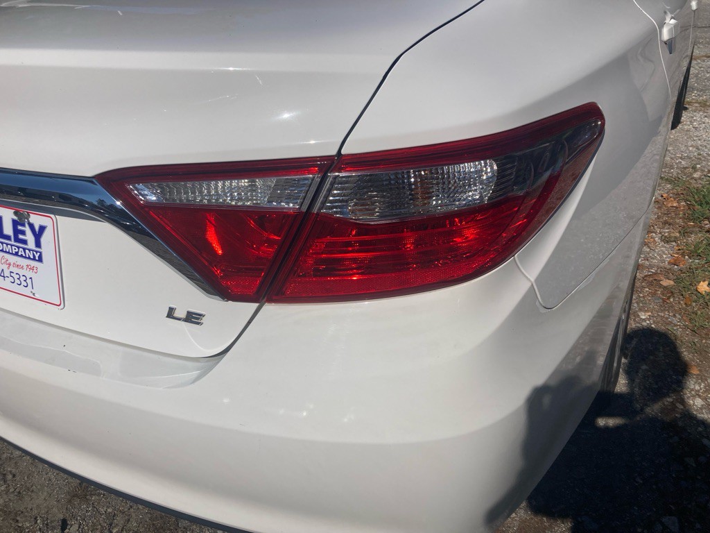 2017 Toyota Camry Image 20