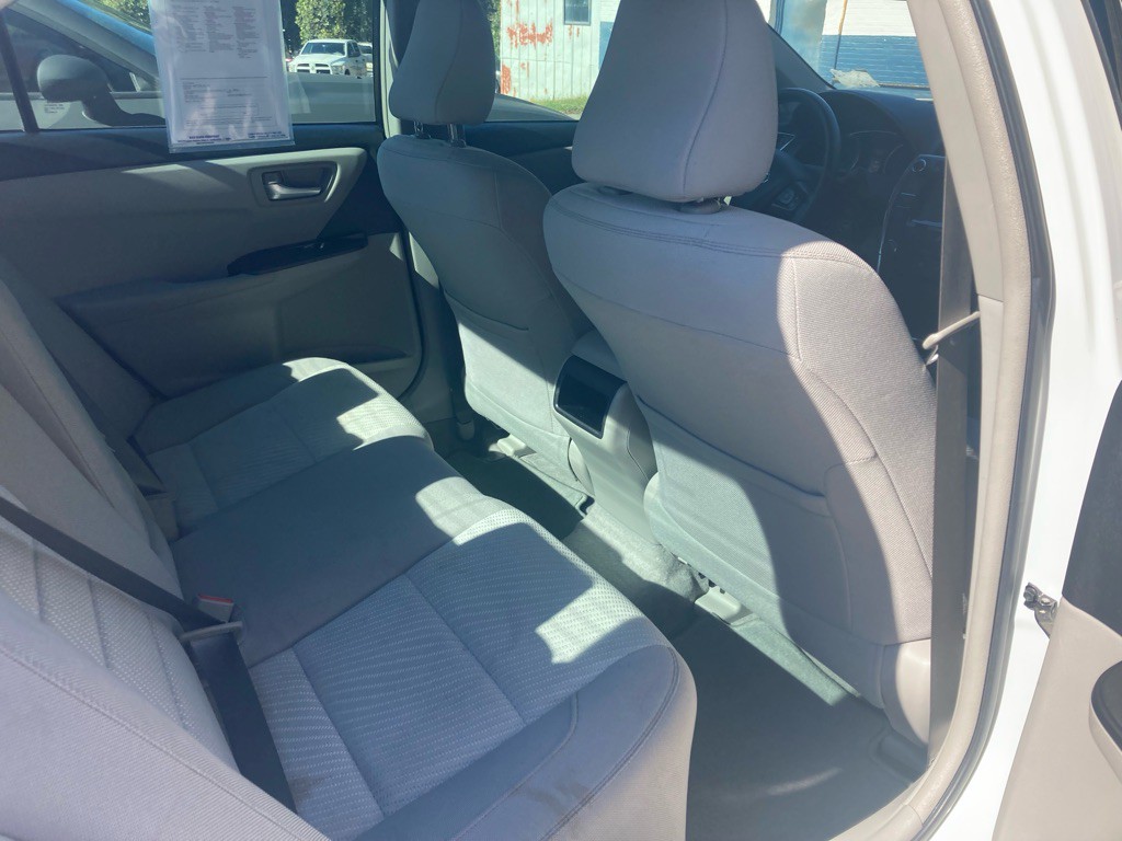 2017 Toyota Camry Image 26