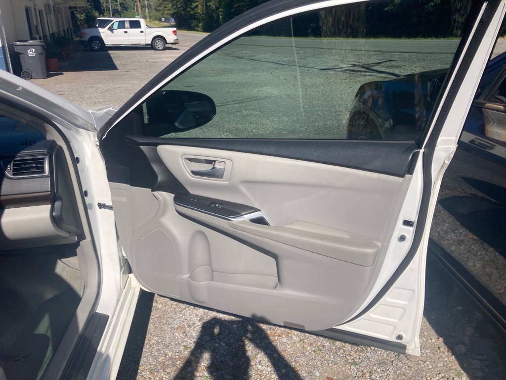 2017 Toyota Camry Image 29