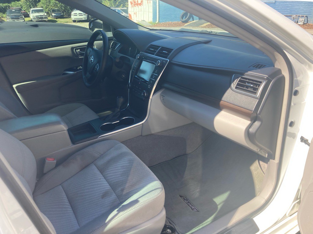 2017 Toyota Camry Image 30