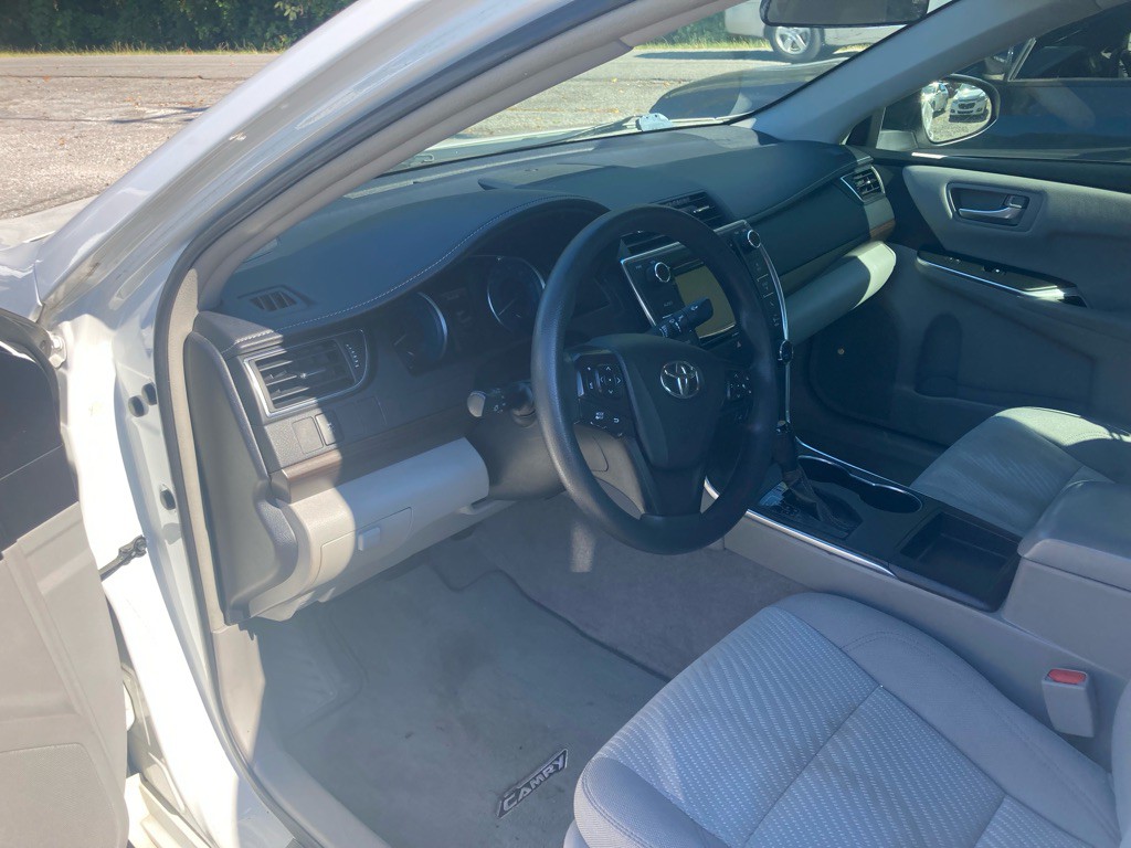 2017 Toyota Camry Image 34