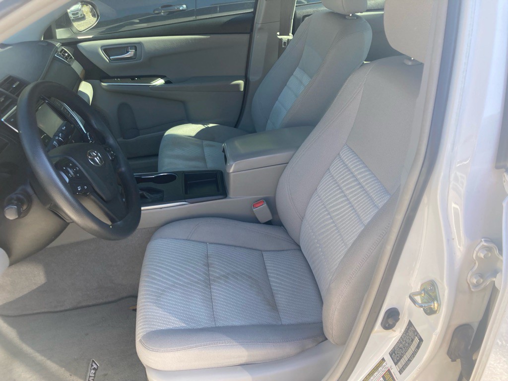 2017 Toyota Camry Image 35
