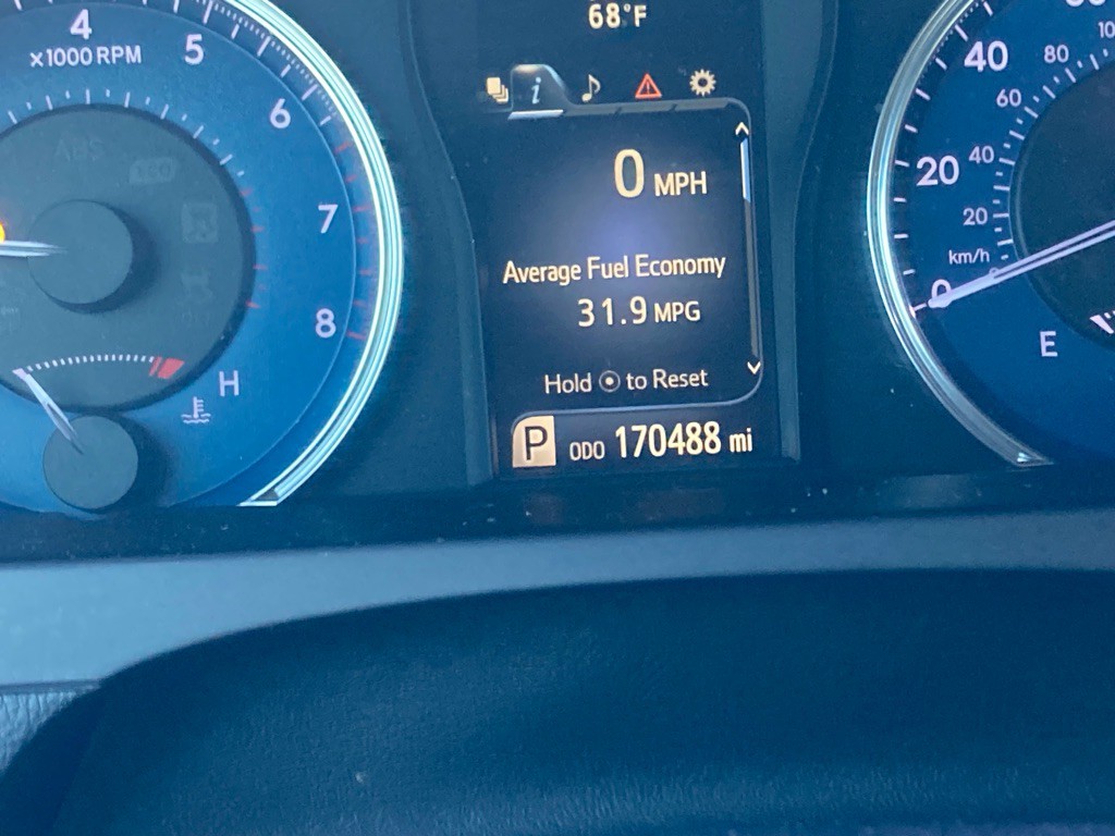2017 Toyota Camry Image 38