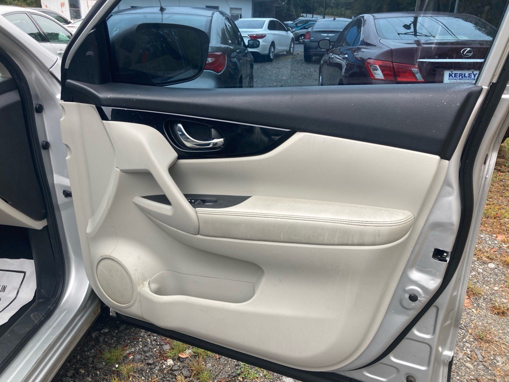 2019 Nissan Rogue Image 26