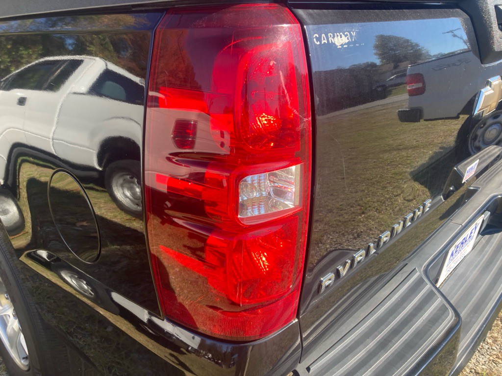 2008 Chevrolet Avalanche Image 12