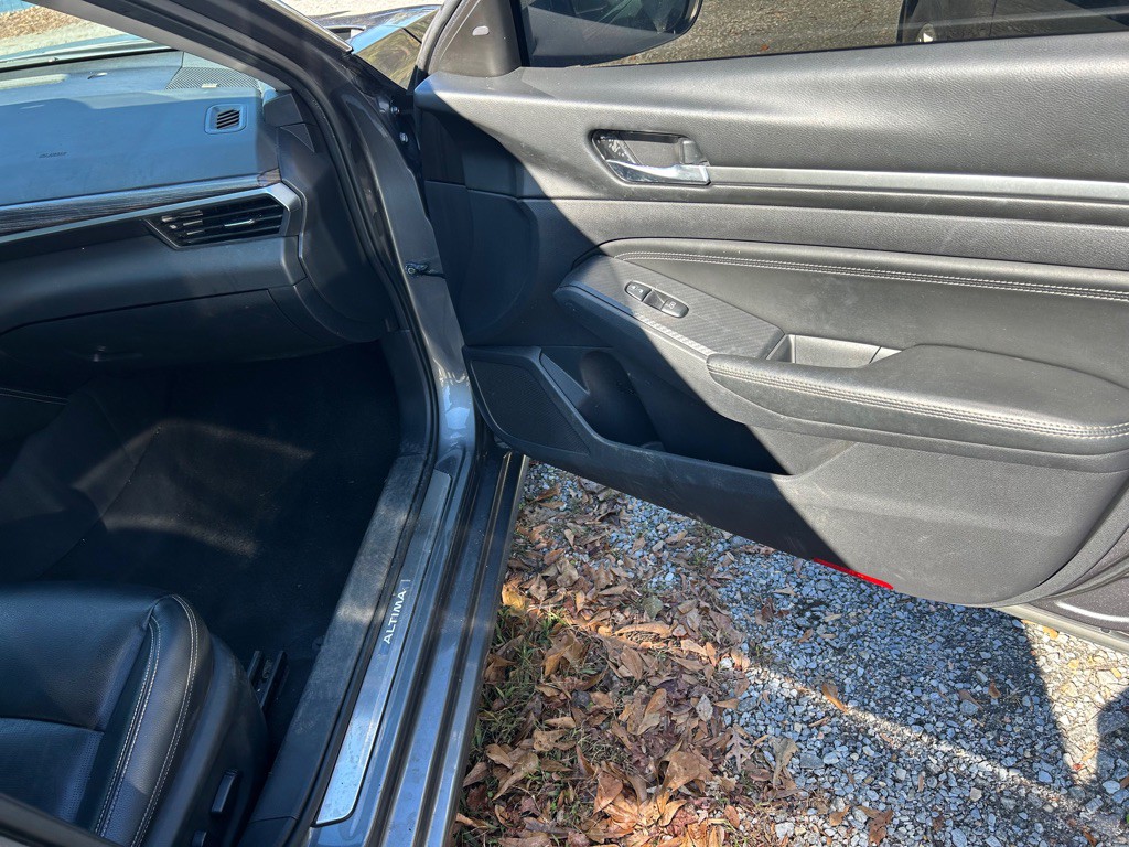 2019 Nissan Altima Image 17