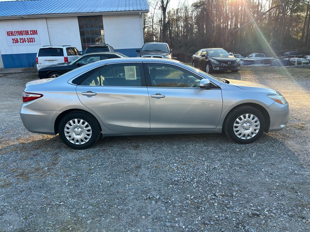 2016 Toyota Camry Image 4