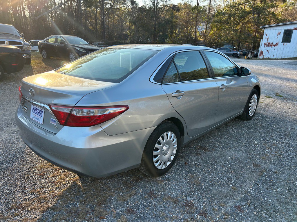 2016 Toyota Camry Image 5