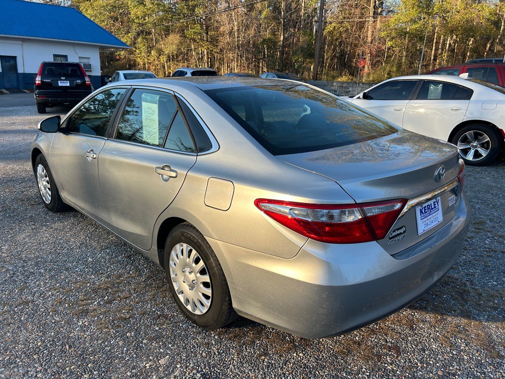 2016 Toyota Camry Image 7