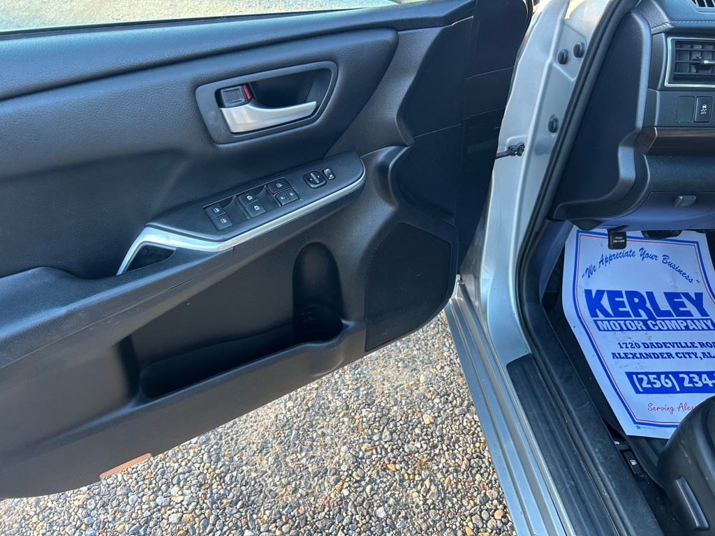 2016 Toyota Camry Image 15