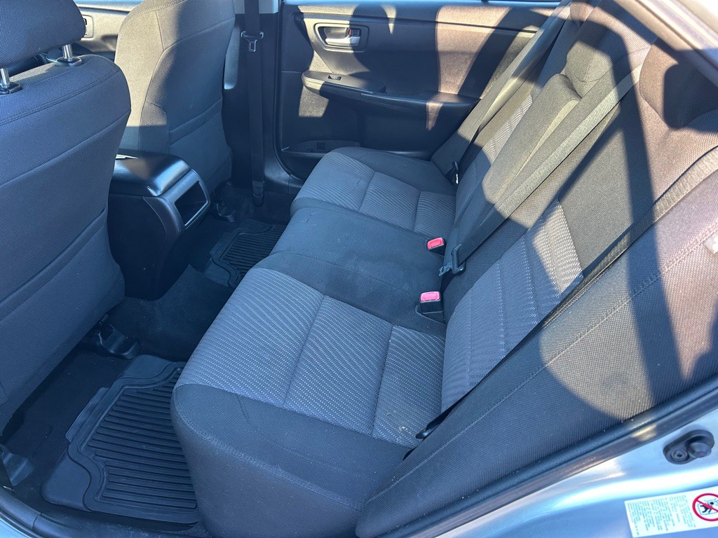 2016 Toyota Camry Image 16