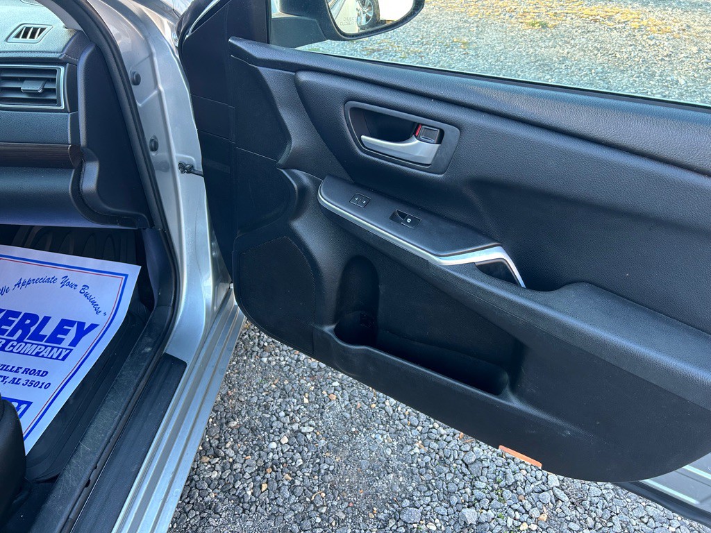 2016 Toyota Camry Image 19