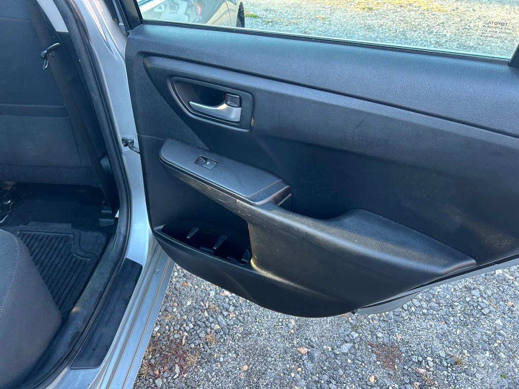 2016 Toyota Camry Image 21