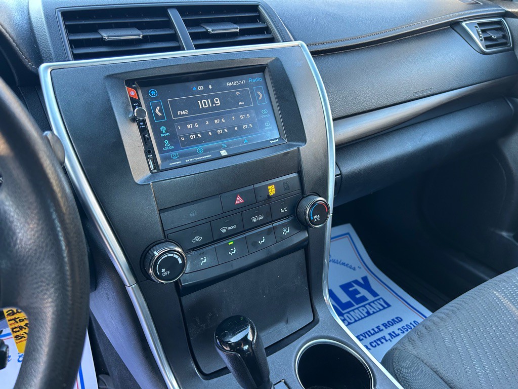 2016 Toyota Camry Image 23