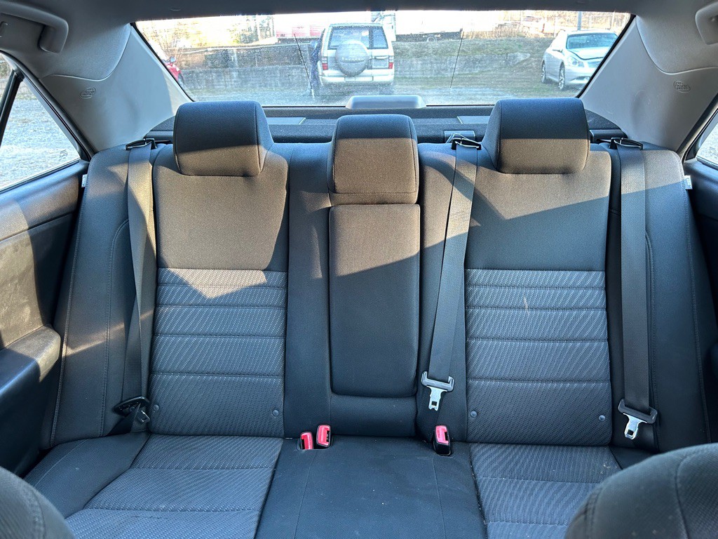 2016 Toyota Camry Image 25